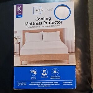 Mainstays Cooling Mattress Protector - Blue and White